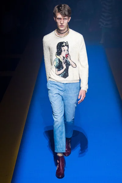 Look 99